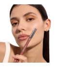 YSL LOVENUDE KISS SHAPER Crayon à lèvres sculptant fini mat longue tenue
